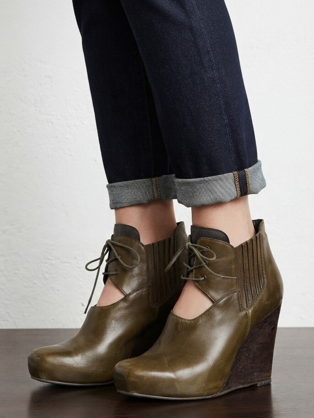 Stuart Weitzman  Leather Wedge Ankle Booties Lace Up US 9.5